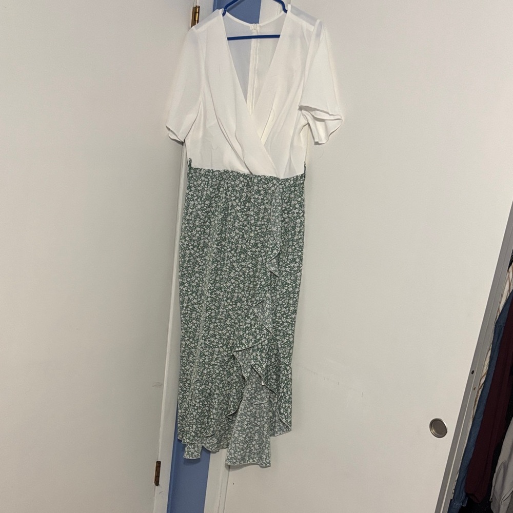 Floral Wrap Midi Dress in White and Sage XL